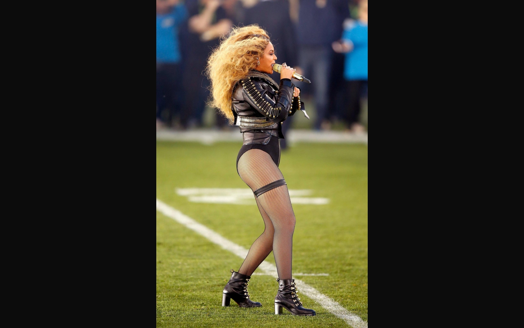 Beyonc&eacute; se apresenta com Coldplay e Bruno Mars no Super Bowl