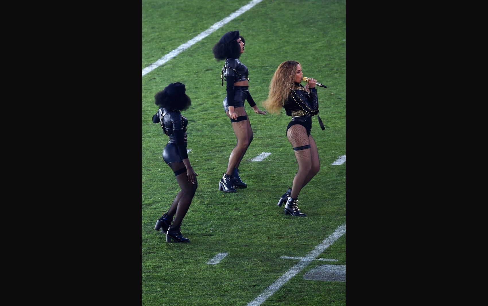 Beyonc&eacute; se apresenta com Coldplay e Bruno Mars no Super Bowl