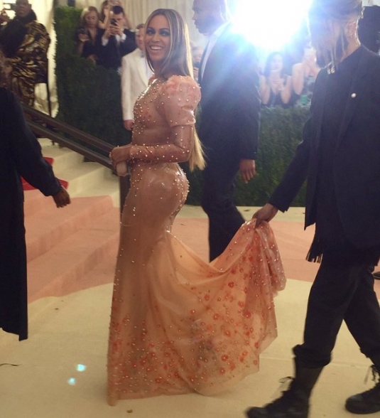Beyonc&eacute; em vestido Givenchy no MET Gala 2016