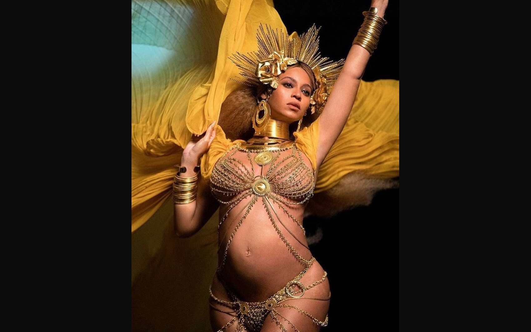 Beyonc&eacute; em proje&ccedil;&otilde;es da performance no Grammy 2017