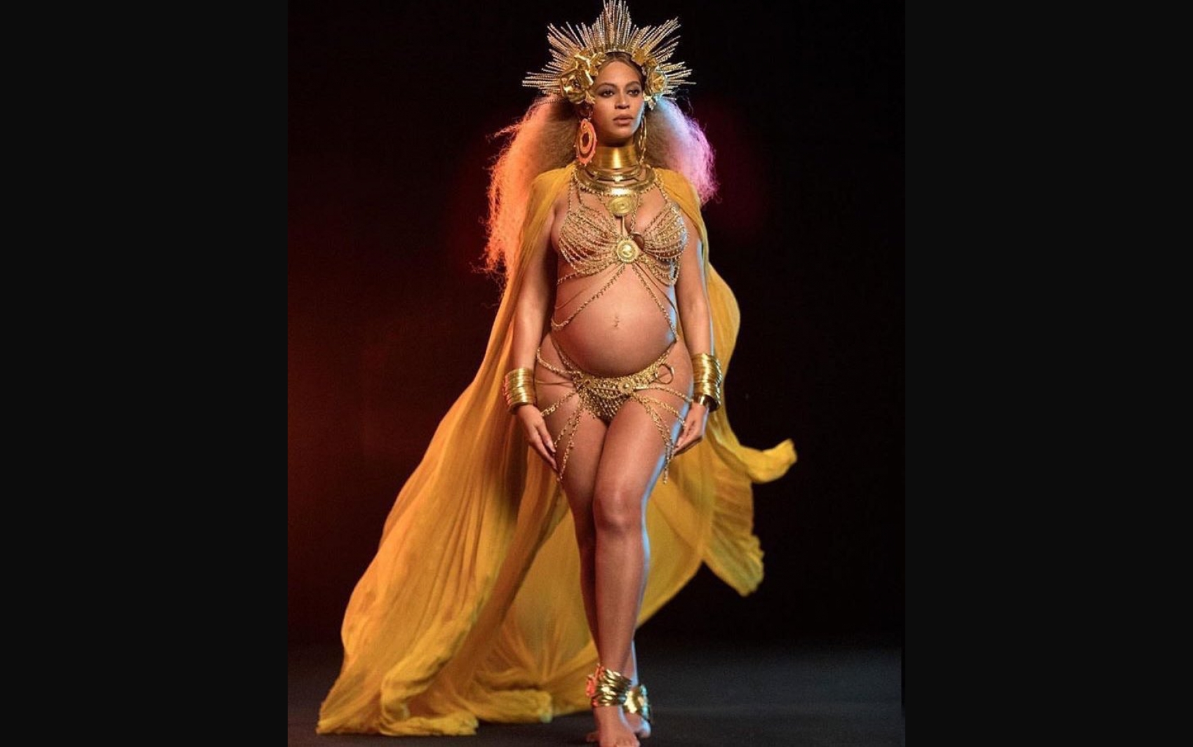 Beyonc&eacute; em proje&ccedil;&otilde;es da performance no Grammy 2017